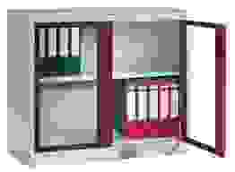 CP Stahlschrank 8821-055/1050-80 lichtgrau, rubinrot, Acrylglas 93,0 x 50,0 x 100,0 cm, aufgebaut