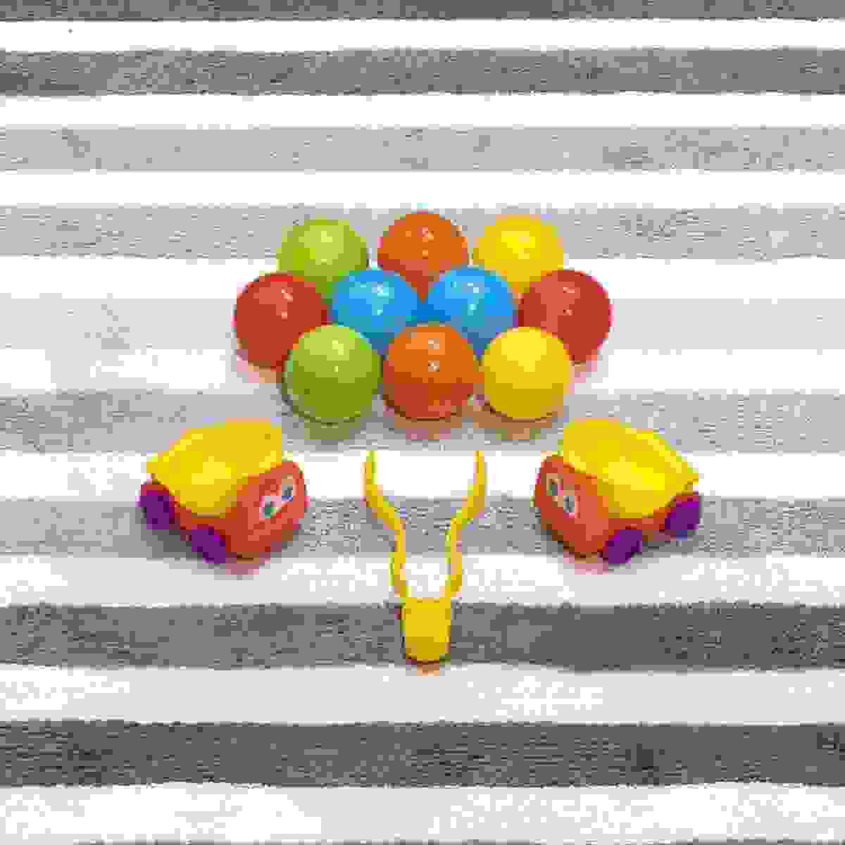 Step2 Ball Buddies Truckin' & Rollin' Spieltisch mit Bällen für Kinder